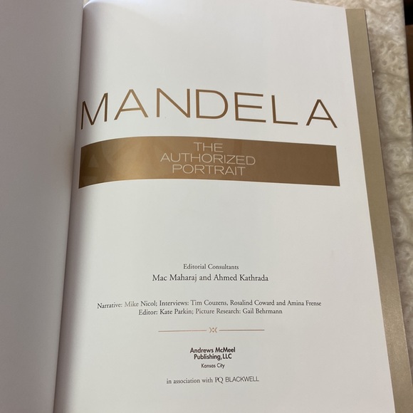3/$20 Mandela: The authorized portrait - Picture 4 of 5